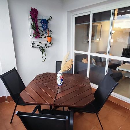 2Bdr Sunny Apartment With Pool And Private Parking In Benalmádena Kültér fotó