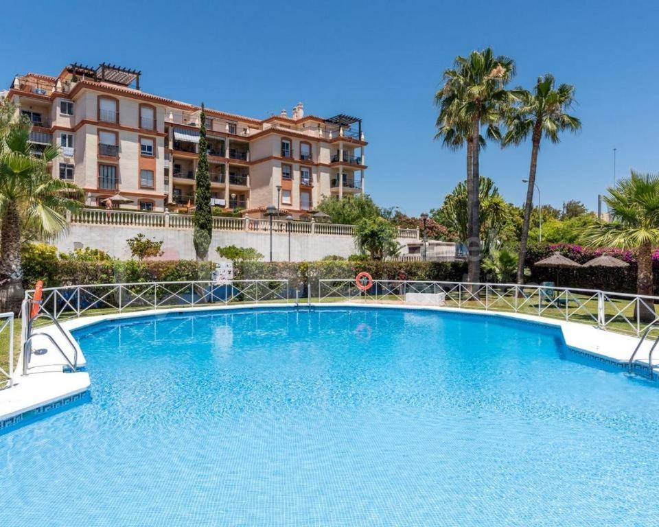 2Bdr Sunny Apartment With Pool And Private Parking In Benalmádena Kültér fotó