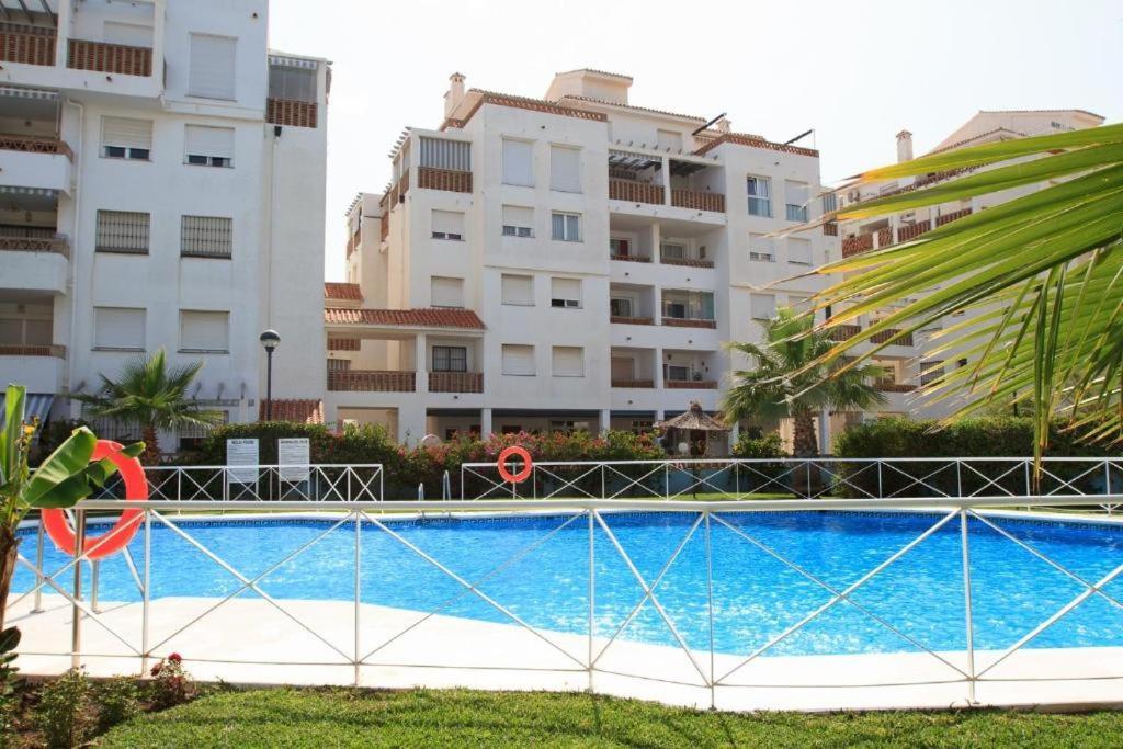 2Bdr Sunny Apartment With Pool And Private Parking In Benalmádena Kültér fotó