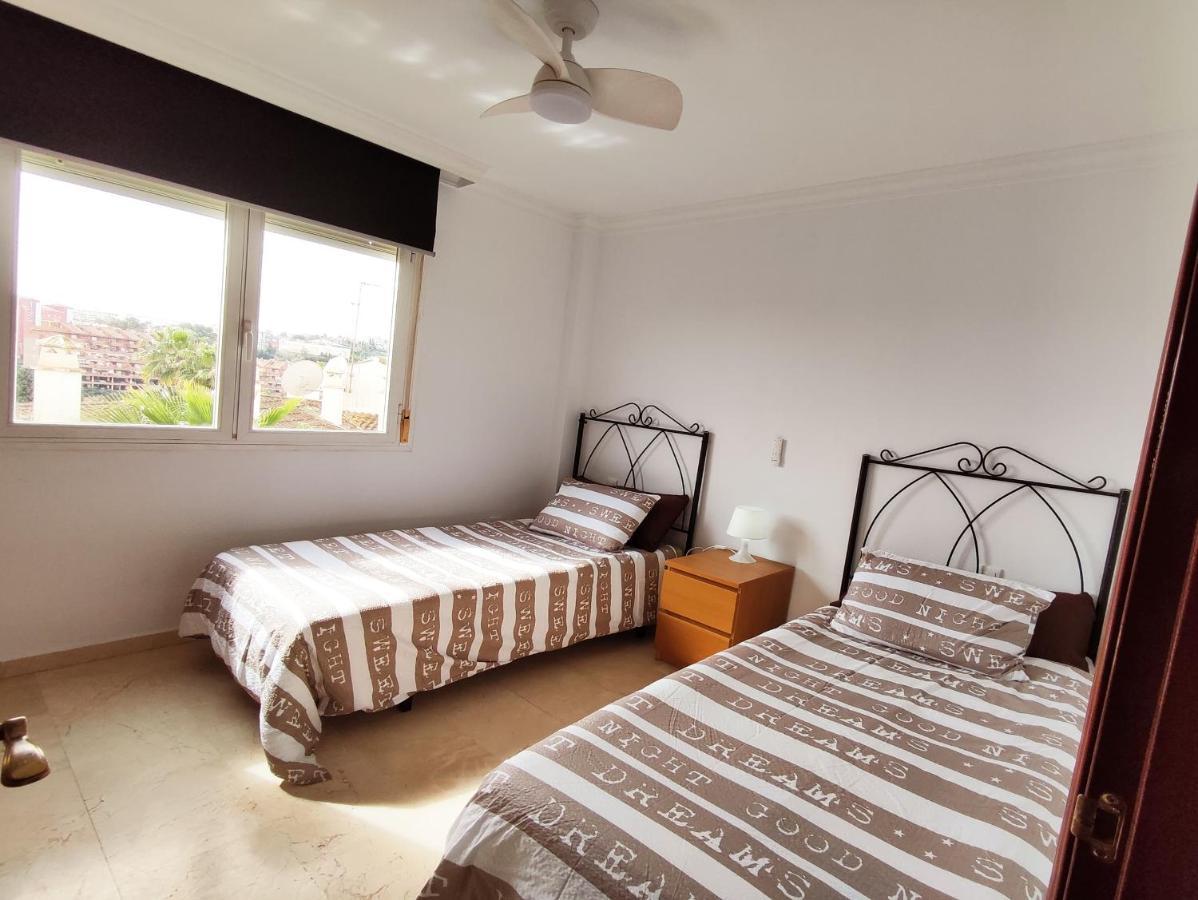 2Bdr Sunny Apartment With Pool And Private Parking In Benalmádena Kültér fotó