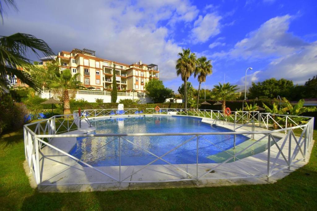 2Bdr Sunny Apartment With Pool And Private Parking In Benalmádena Kültér fotó