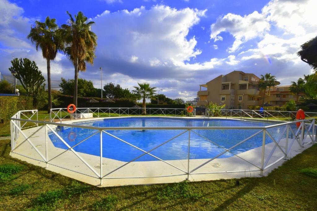 2Bdr Sunny Apartment With Pool And Private Parking In Benalmádena Kültér fotó