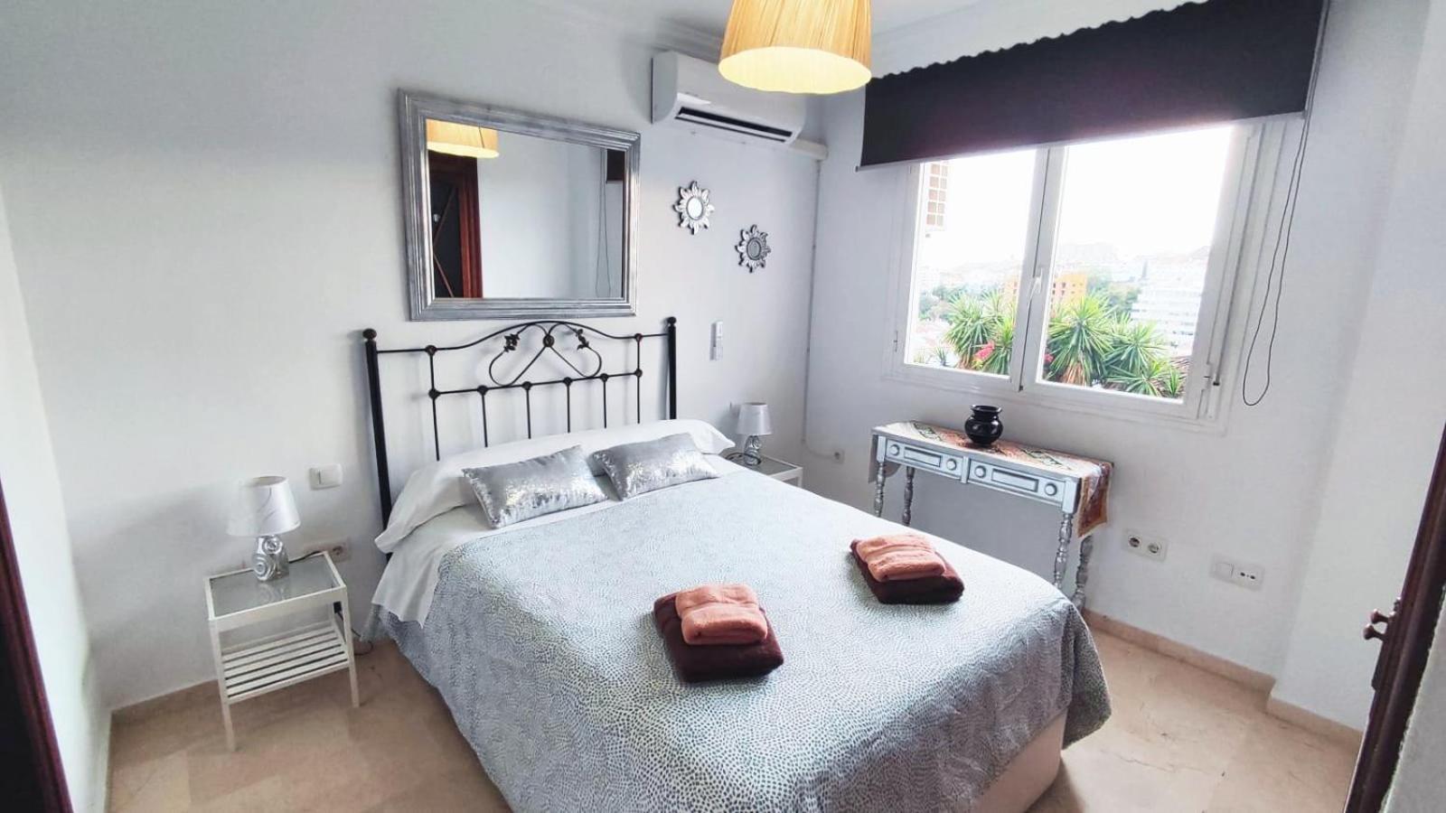 2Bdr Sunny Apartment With Pool And Private Parking In Benalmádena Kültér fotó